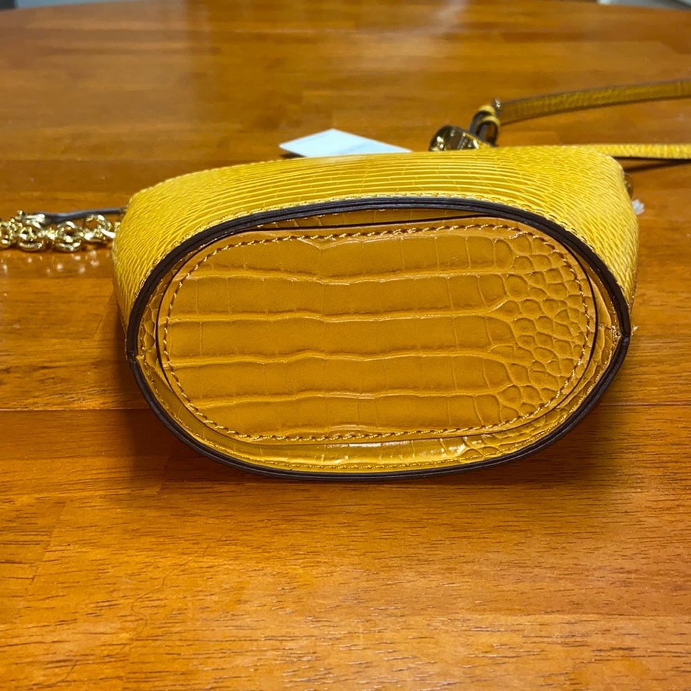 NWT🌼Calvin Klein Lock Embossed Crossbody Bucket - Picture 15 of 16